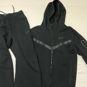 Nike Tech Black Fleece (Fleece & Joggers)